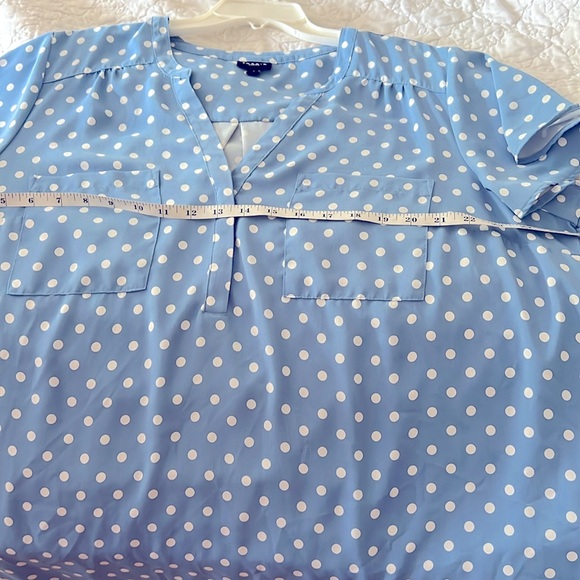 Torrid Short Sleeve Blouse Soft Blue white dots Front Pockets - Picture 4 of 6